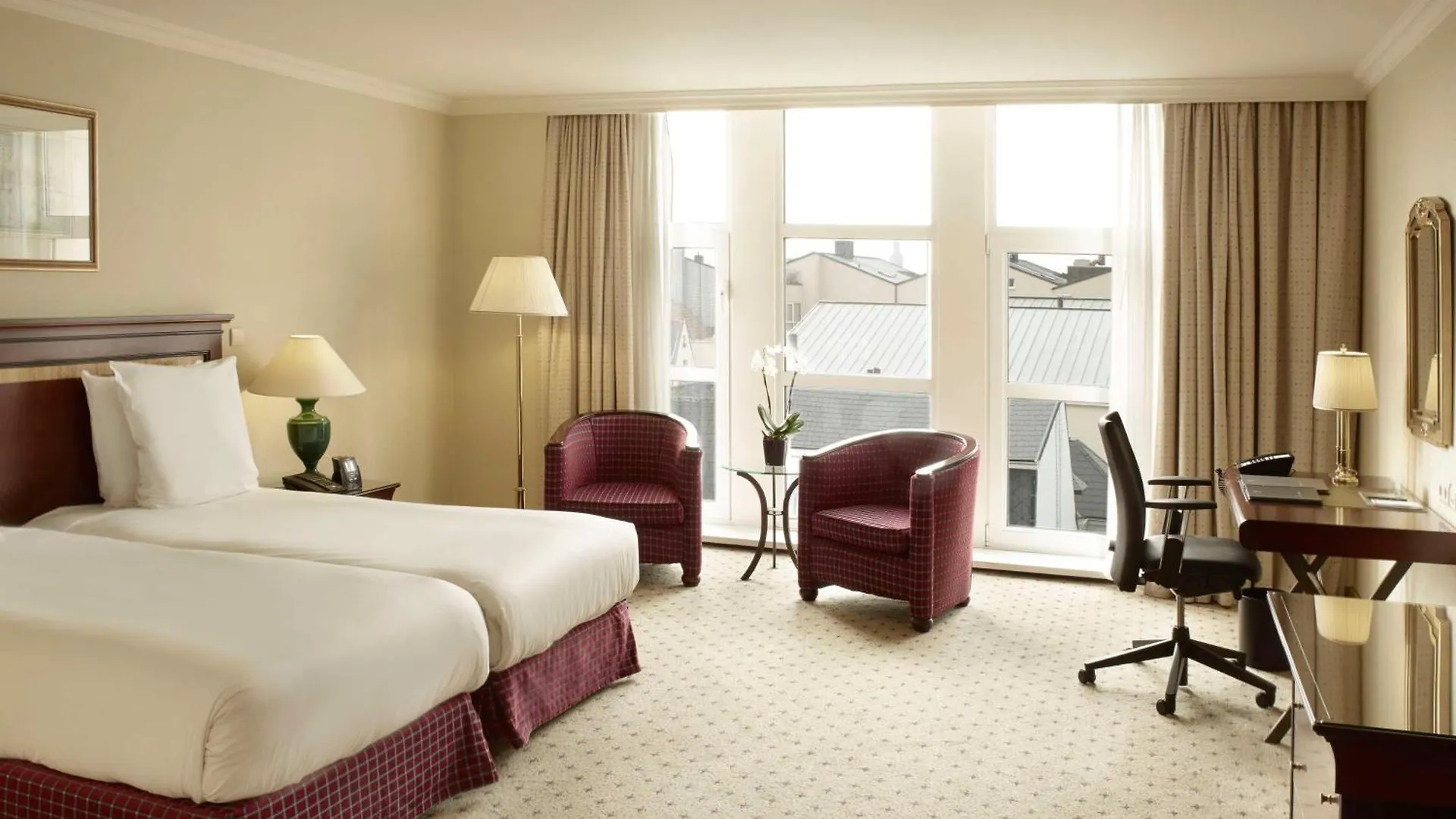 Hotel Hilton Antwerp Old Town 4*,